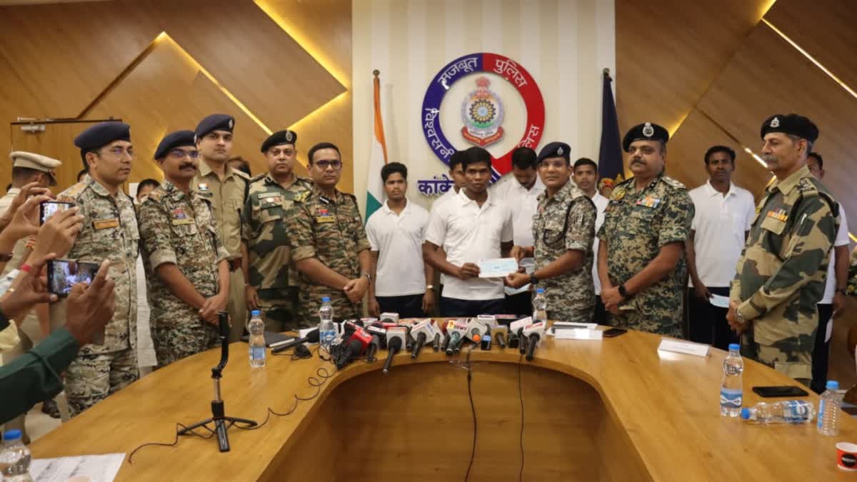 13 NAXALITE SURRENDER KANKER