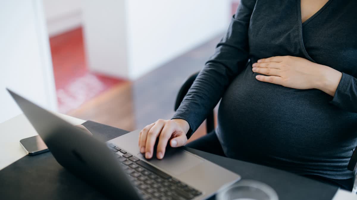 WORK AND PREGNANCY  HOW TO MANAGE WORK DURING PREGNANCY  HEALTHY PREGNANCY TIPS  PREGNANCY AT WORK