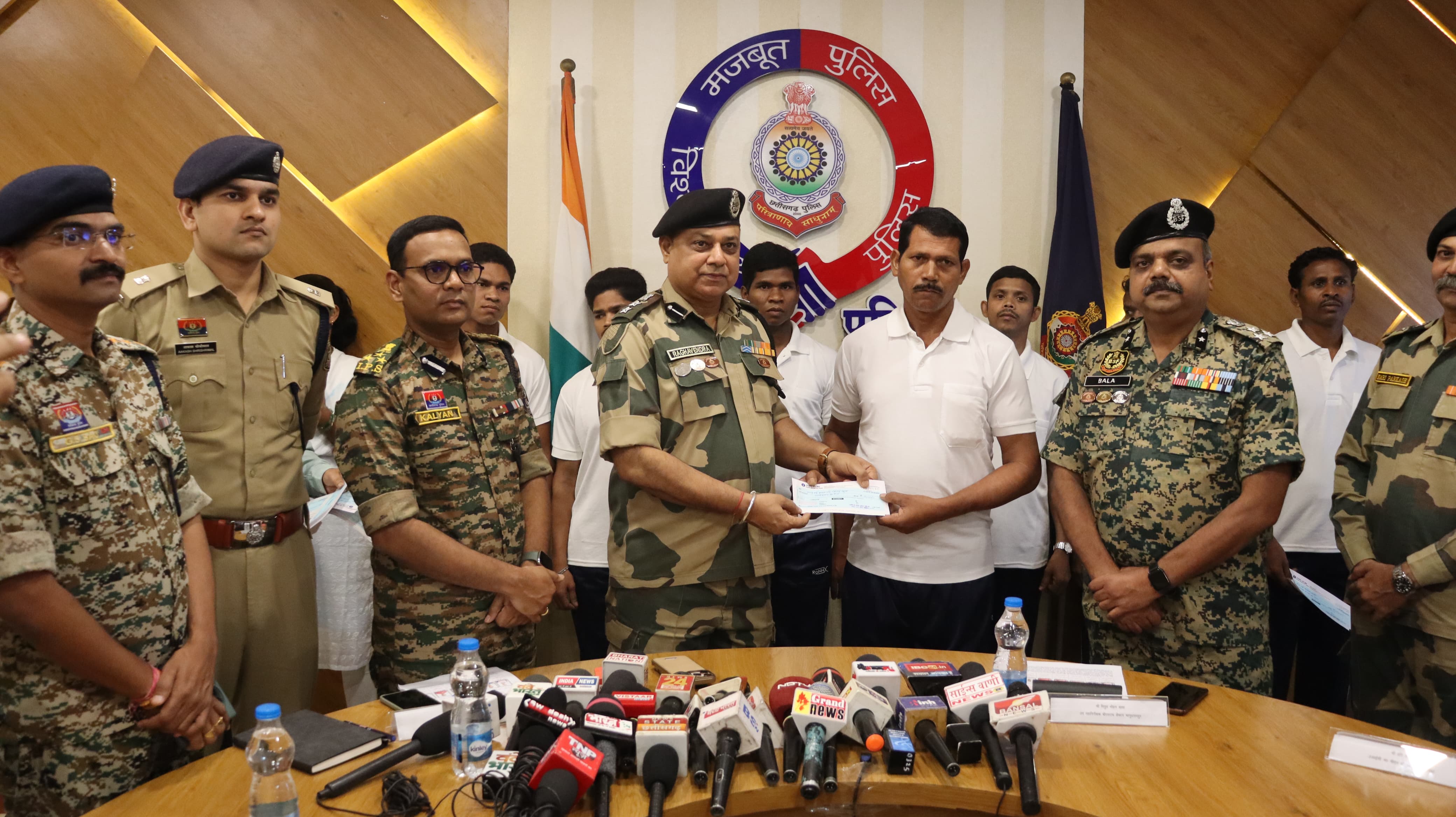 13 NAXALITE SURRENDER KANKER