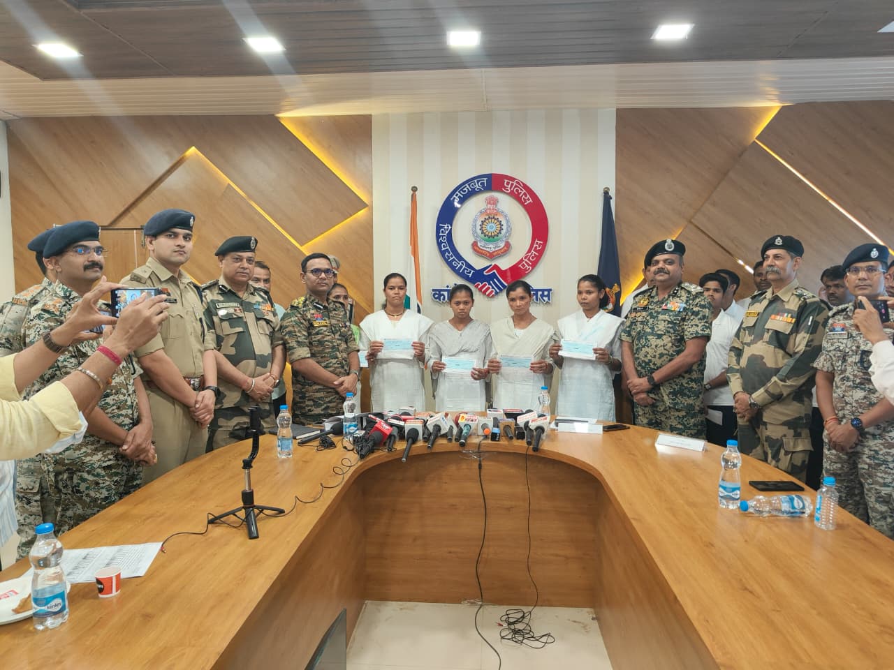 13 NAXALITE SURRENDER KANKER