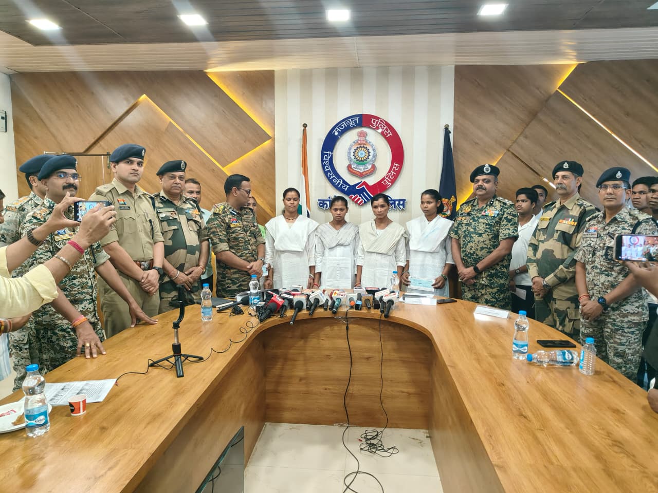 13 NAXALITE SURRENDER KANKER