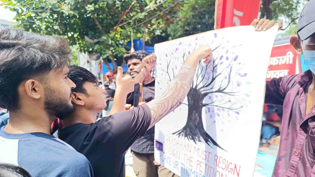 जंतर मंतर पर शुरू किया गया अंगूठा लगाओ अभियान