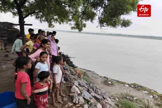 मौके पर जुटी भीड़.