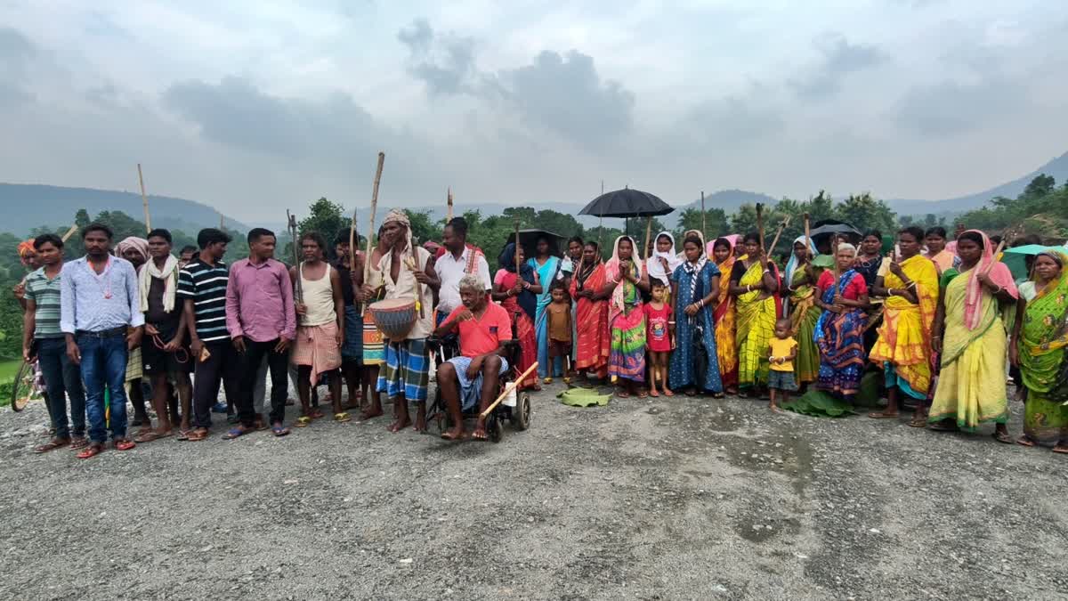 protest against Devendra Nath Mahato
