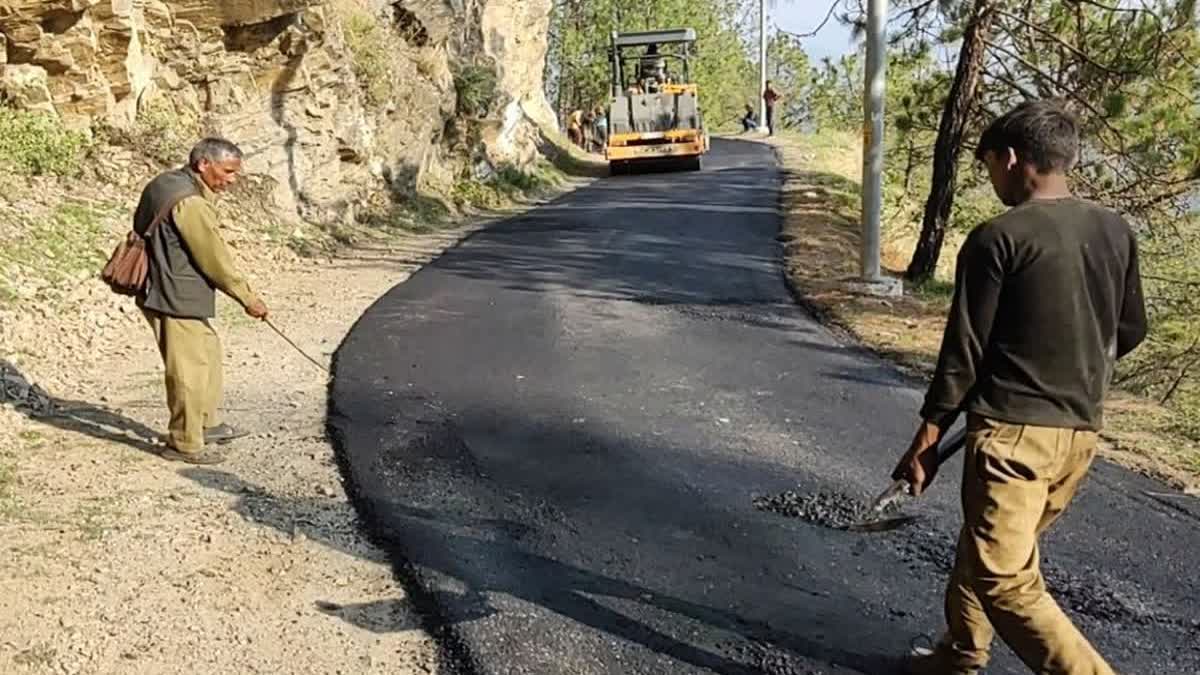 बिटुमिन महंगा होने से नहीं हो पाई मरम्मत