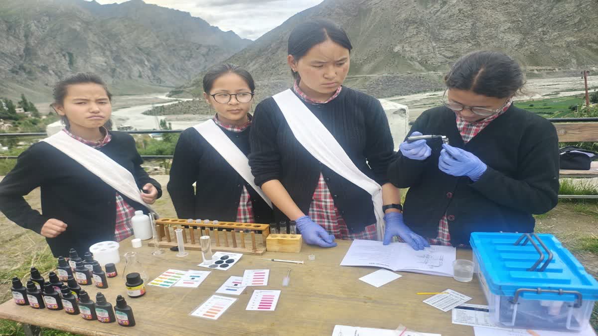 हिमाचल में स्कूली बच्चे कर रहे पानी गुणवत्ता की जांच