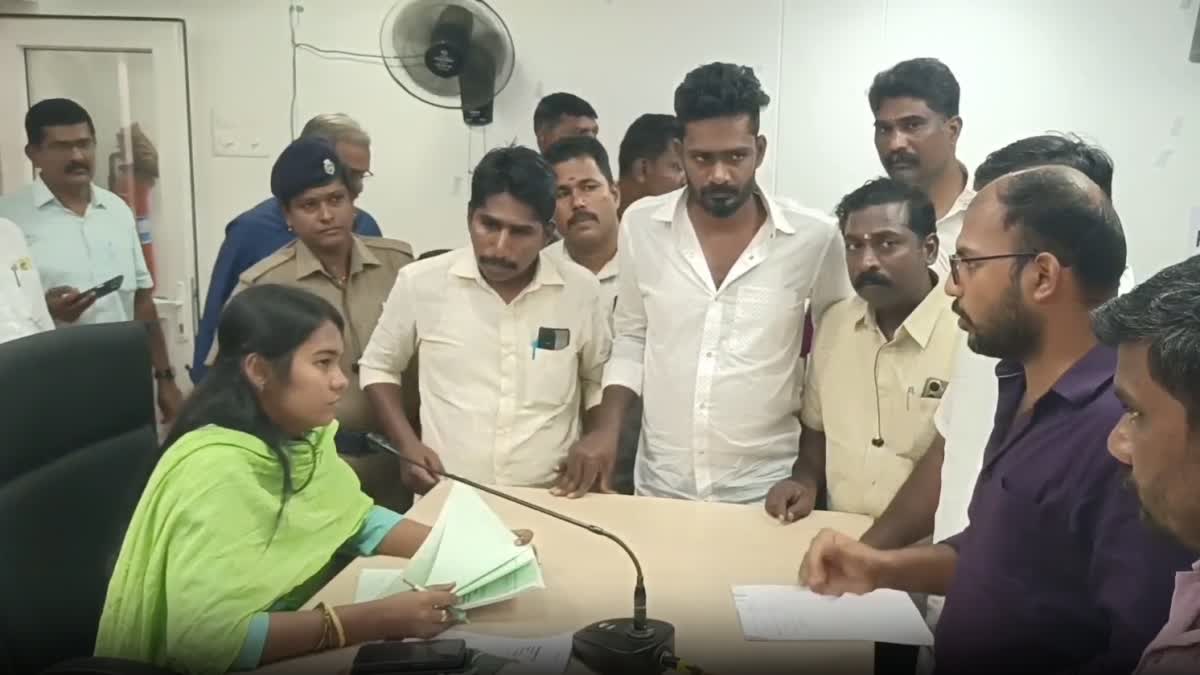 தேனி ஆட்சியர் அலுவலகத்தில் மலைவாழ் மக்கள் மனு