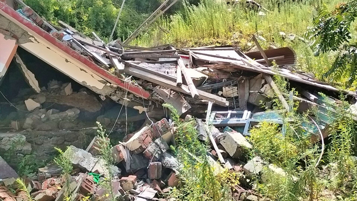 आपदा के बाद भी नहीं सुधरी स्कूलों की हालत