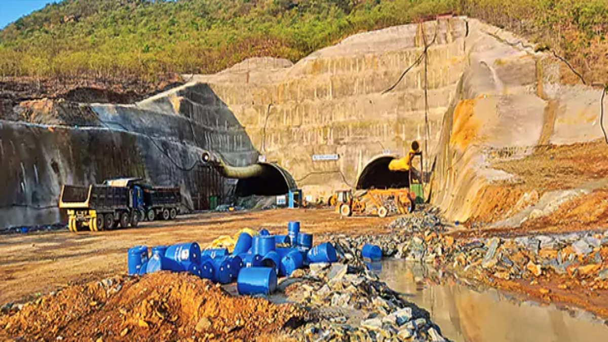 సీతారామపురం వద్ద 3.7 కి.మీ. సొరంగం