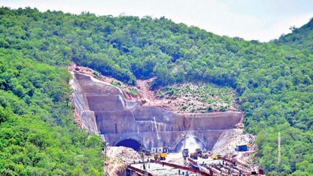 దూదెన్నకోన సమీపంలో సొరంగం