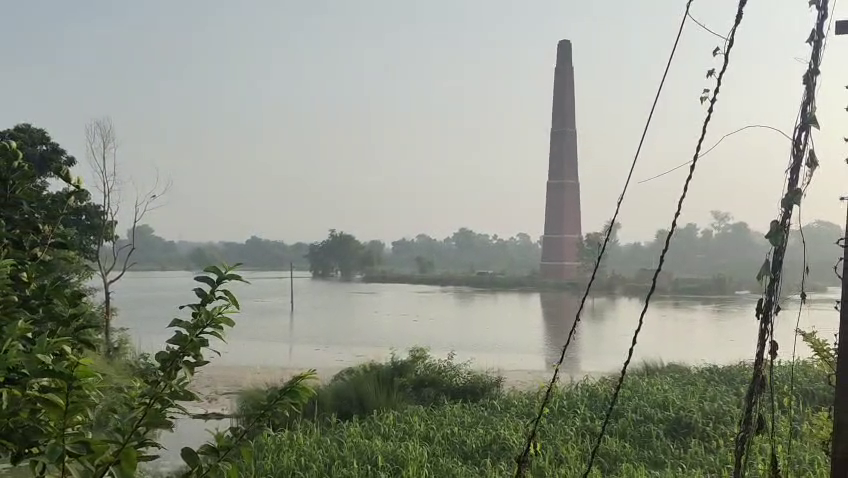 तीन पंचायत गंगा के पानी से घिरे