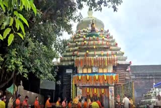 Shravan Last Monday Devotees Offers Holy water at Bhubaneswar Lingaraja Temple