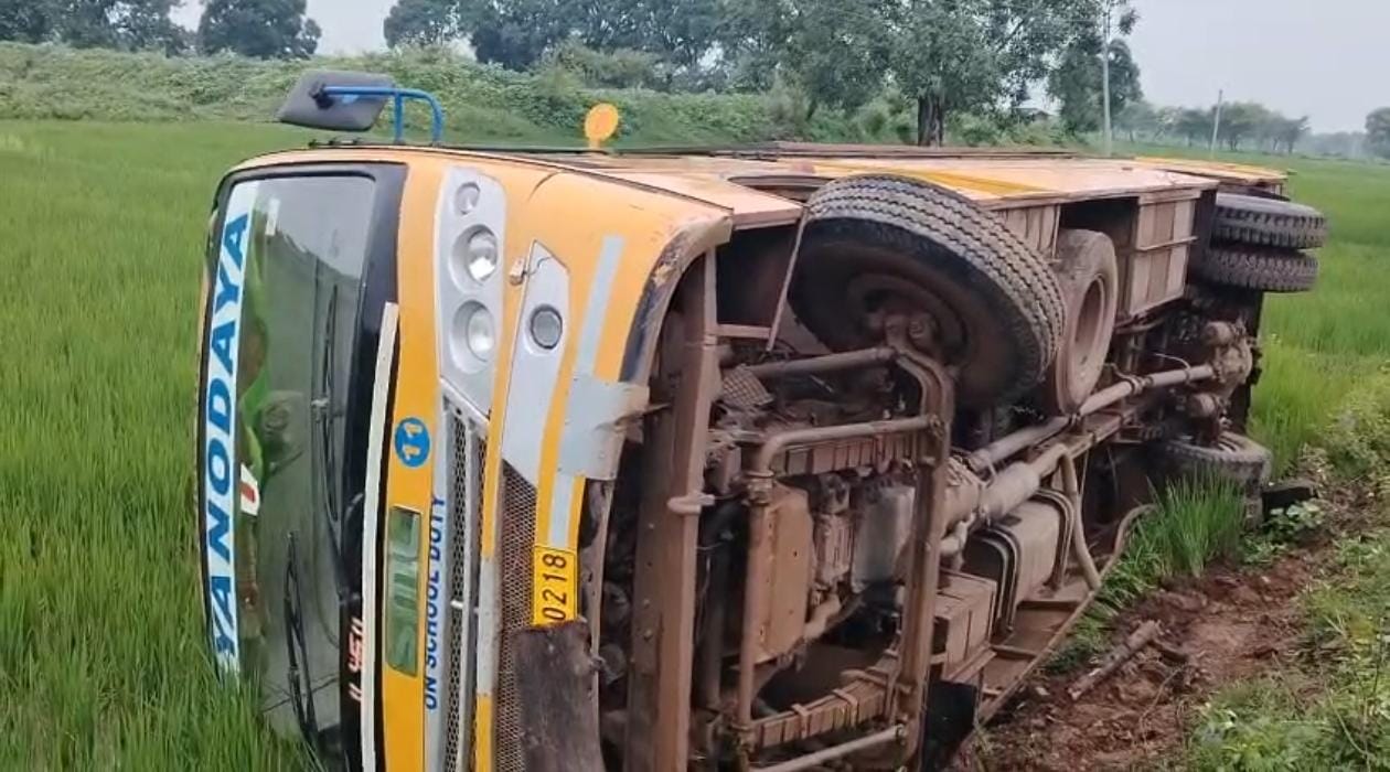School Bus Overturns  Bemetara