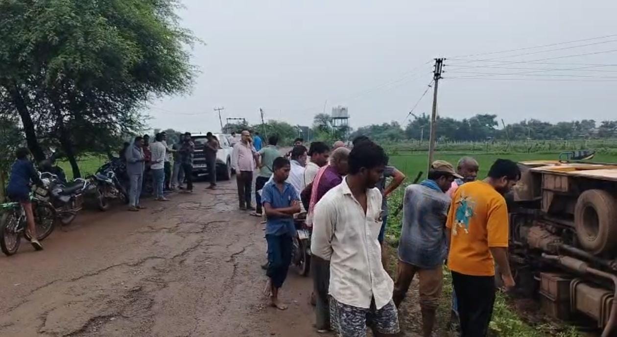 School Bus Overturns  Bemetara