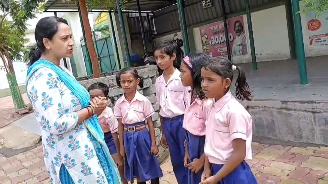 Smart teacher munmun