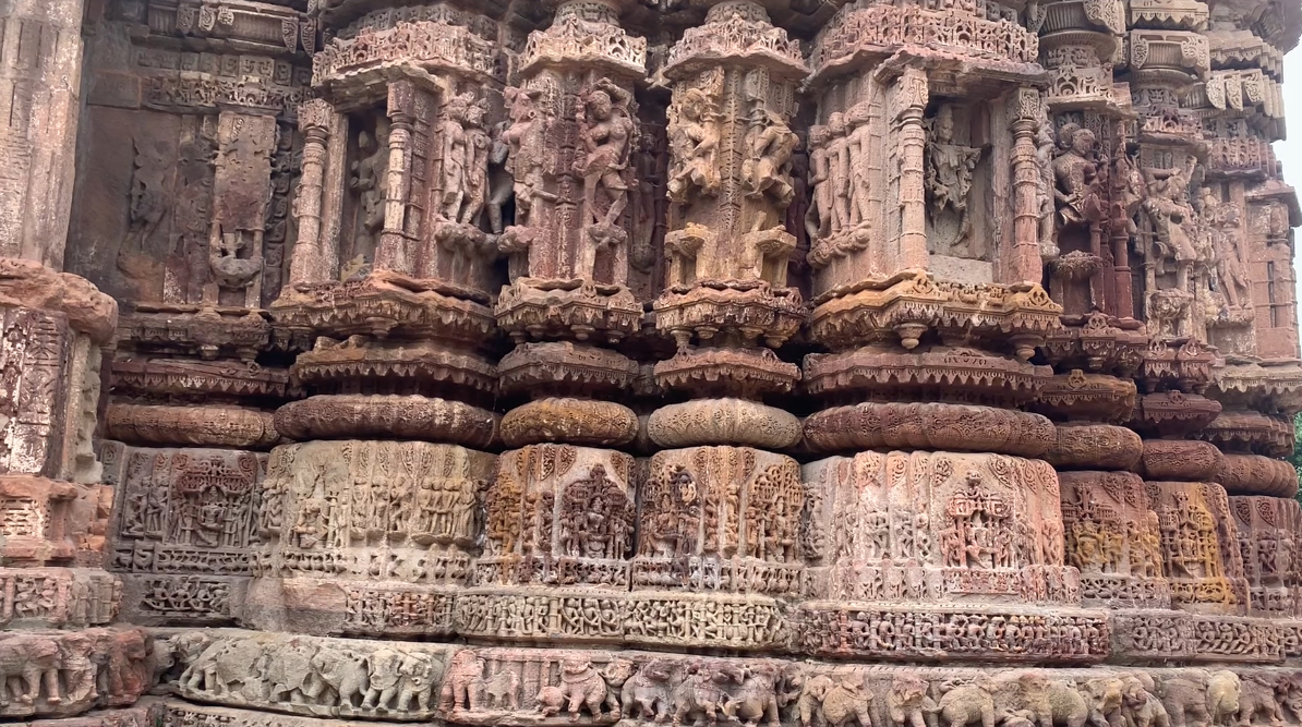 ગળતેશ્વર મહાદેવ મંદિર તેના શિલ્પ સ્થાપત્ય માટે પણ જાણીતું