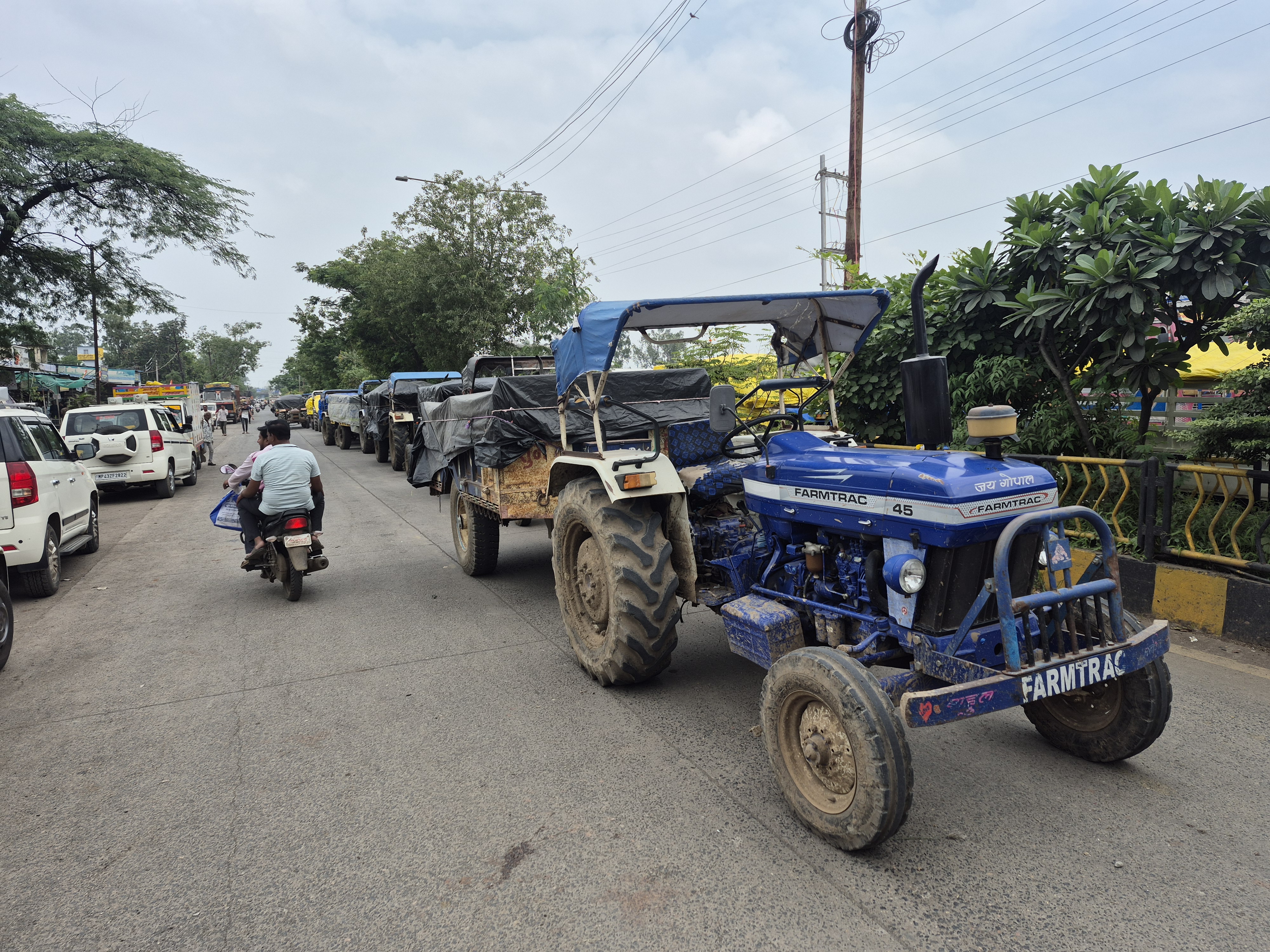 RATLAM SAWAN SOMVAR MANDI CLOSED