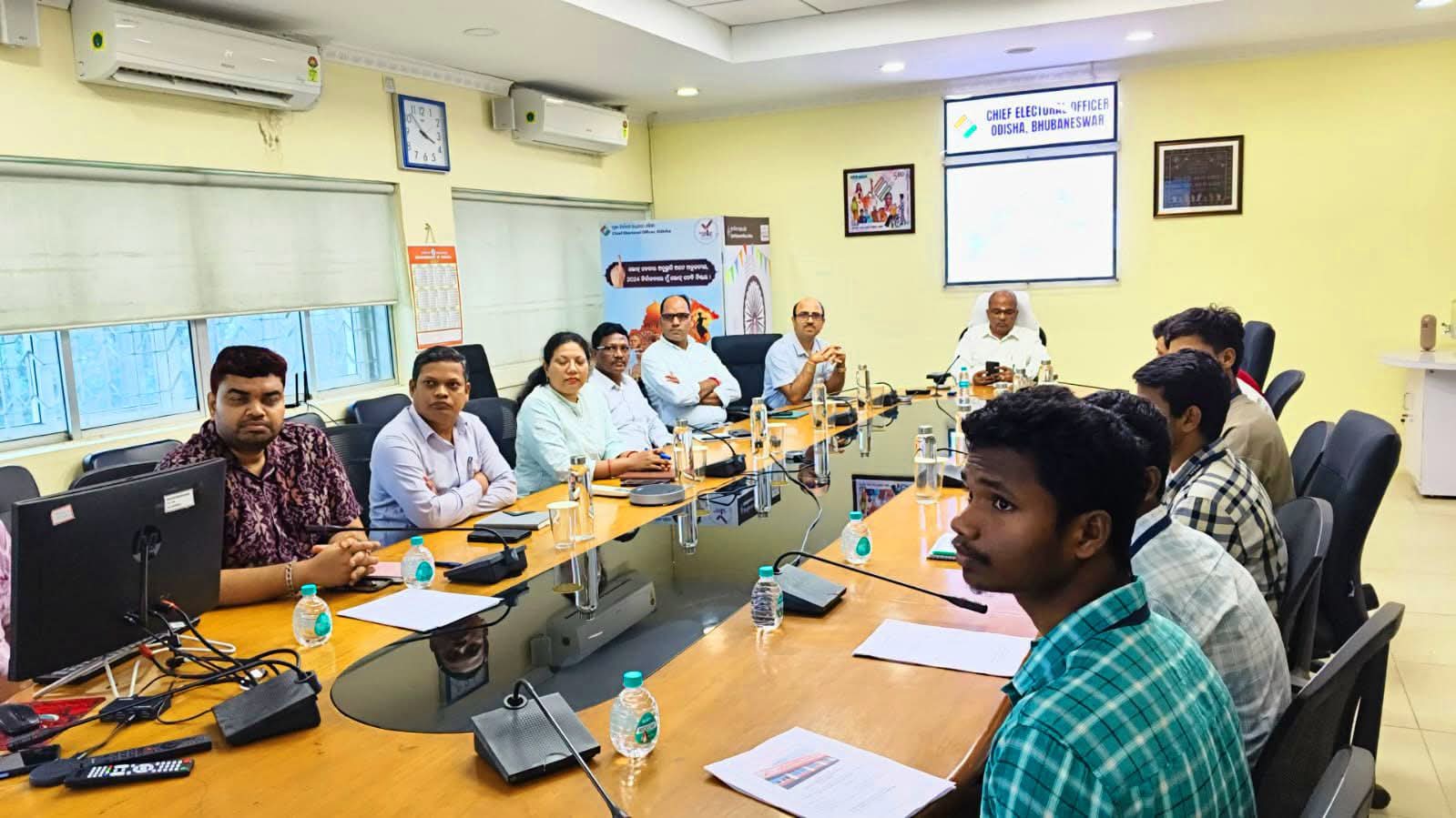 ବୈଠକ-ସହ-ଆଲୋଚନା ଚକ୍ରରେ ରାଜ୍ୟ ମୁଖ୍ୟ ନିର୍ବାଚନ ଅଧିକାରୀ ଆର ଏସ ଗୋପାଳନ ଅଧ୍ୟକ୍ଷତା କରିଛନ୍ତି ।