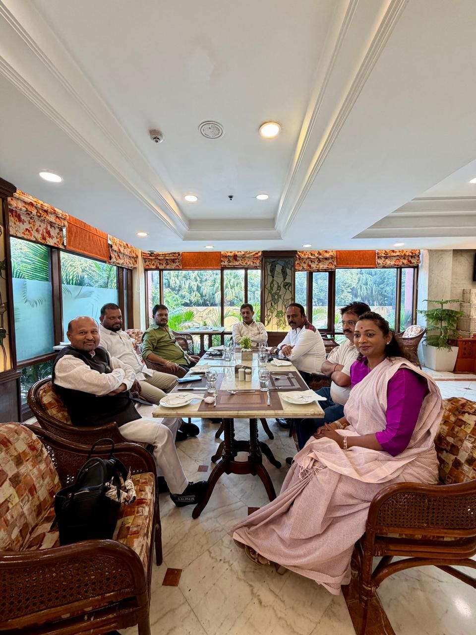 ಖಾಸಗಿ ಹೊಟೇಲ್‌ನಲ್ಲಿ ಡಿಕೆಶಿ ಆಪ್ತ ಶಾಸಕರು