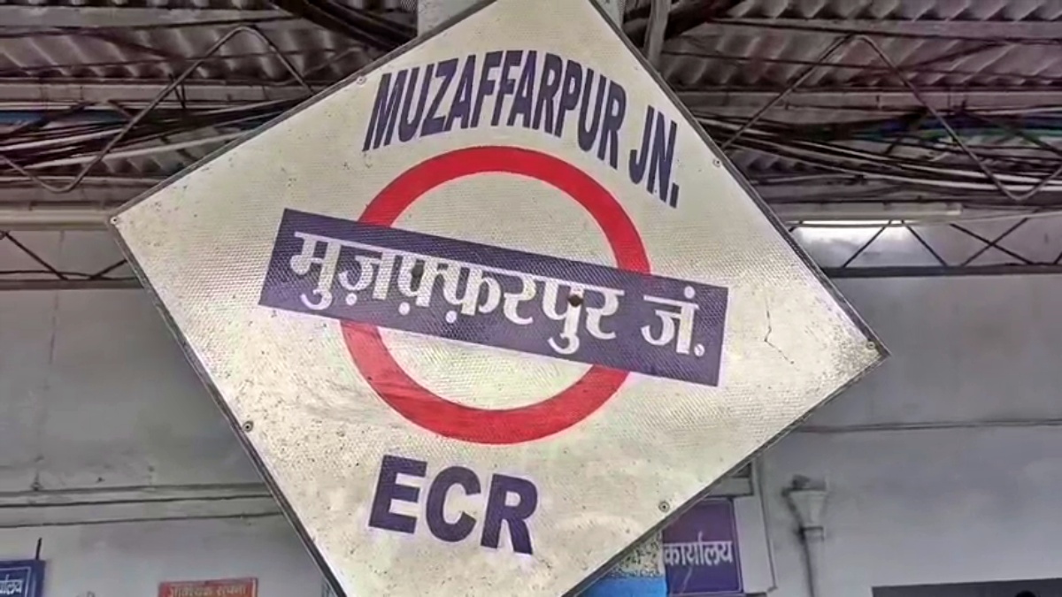 Stone pelting on Vande Bharat