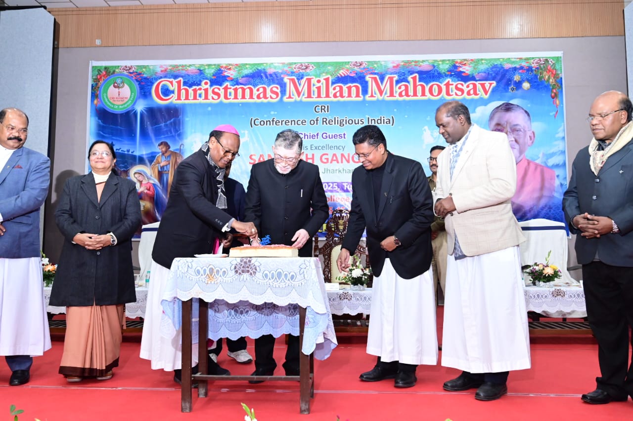 Governor Santosh Gangwar attended Christmas celebration at Ranchi St. Xavier College