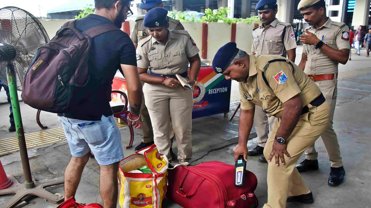 குடியரசு தினவிழா: 7,500 போலீசார் குவிப்பு - சென்னையில் 5 அடுக்கு பாதுகாப்பு