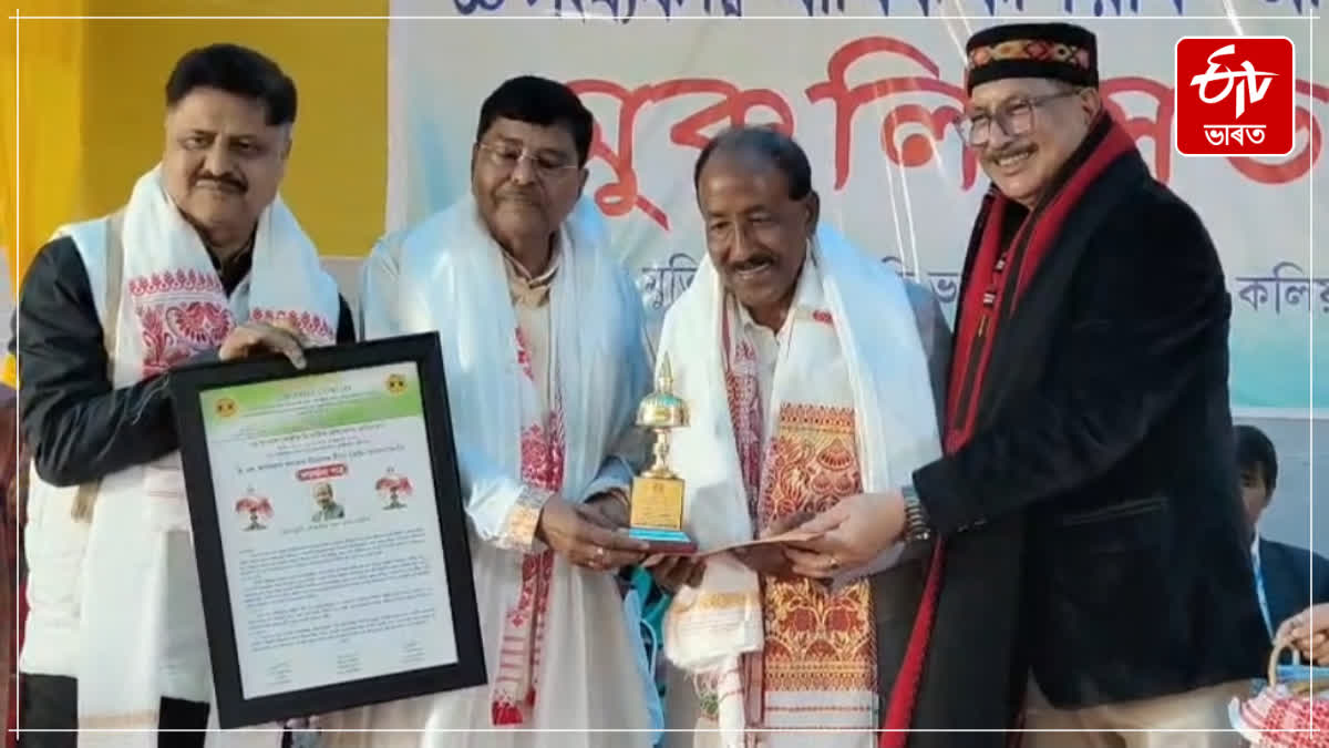 The Padma Shri award, has been given to sculptor Nuruddin Ahmed