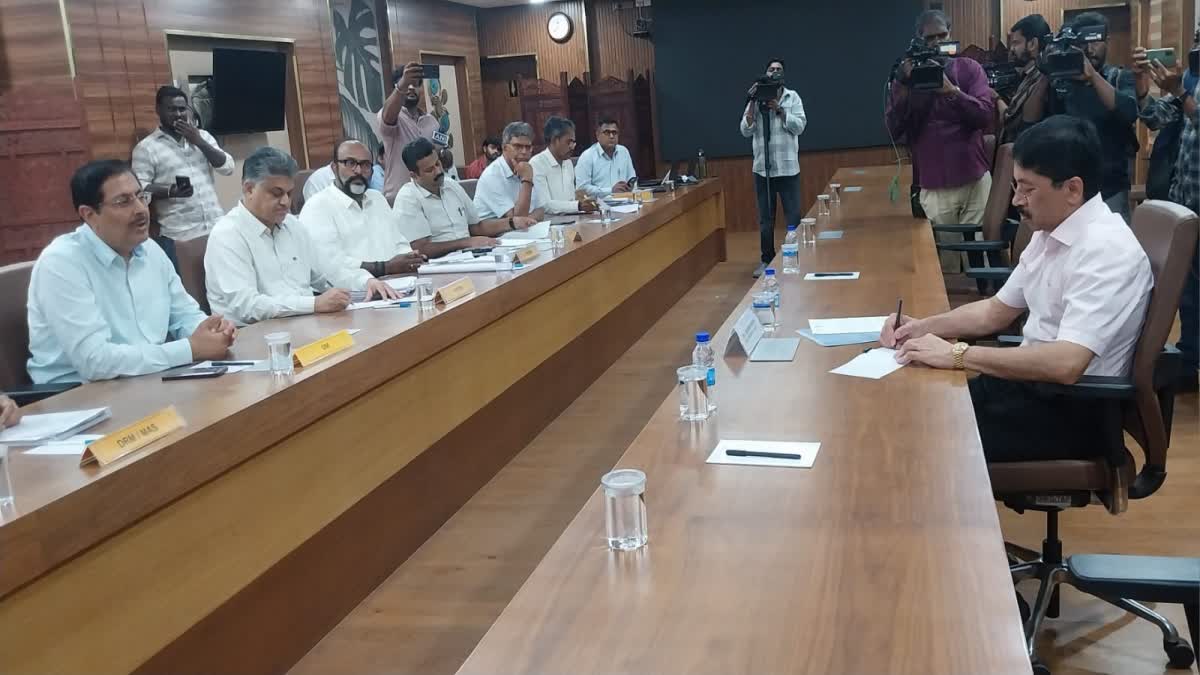 ரயில்வே துறையினருடன் தயாநிதி மாறன் உரையாடல்