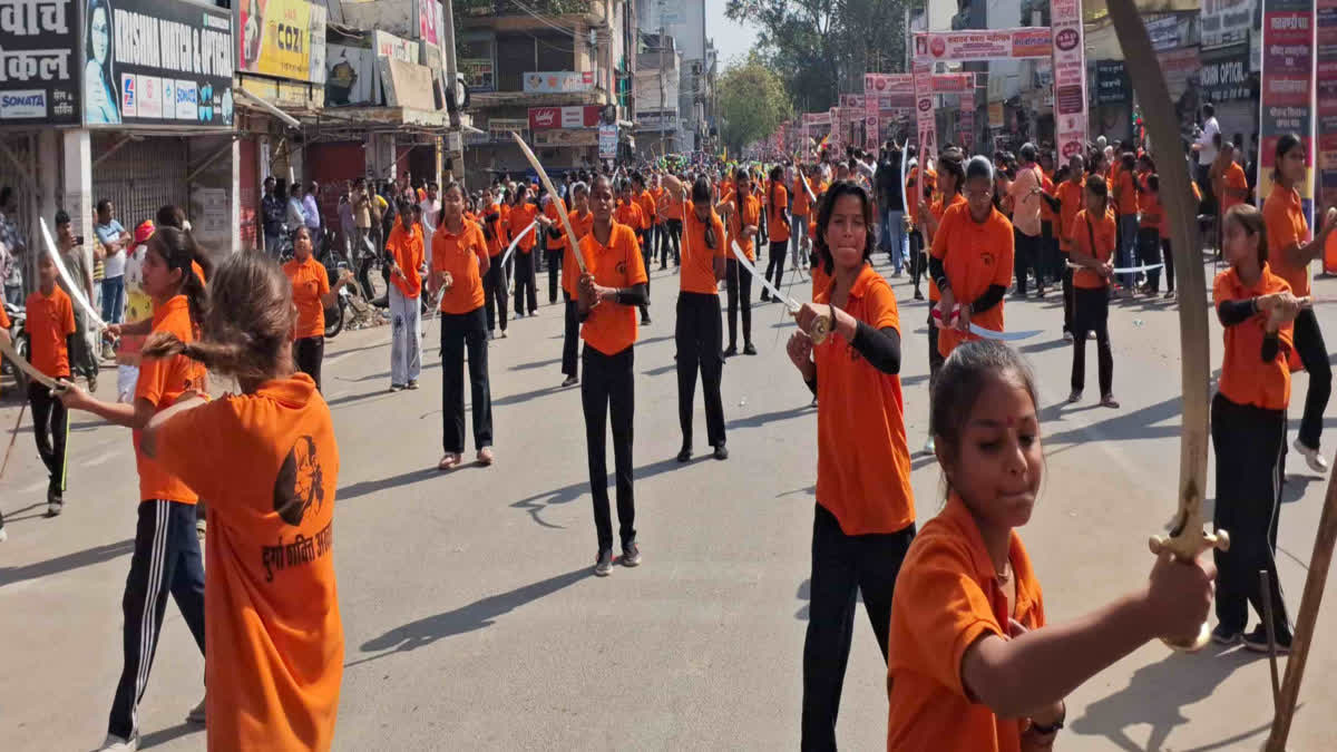 Arena performance of girls in the procession