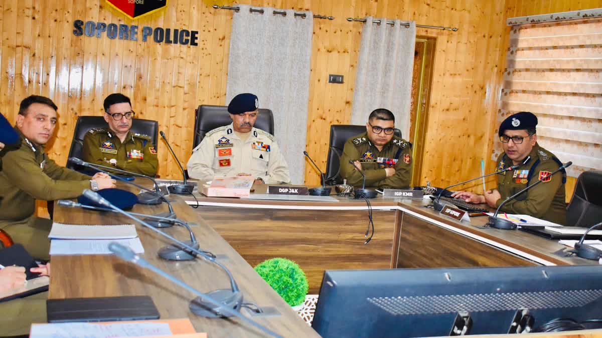DGP Jammu Kashmir reviews security in Police District Sopore Urdu News