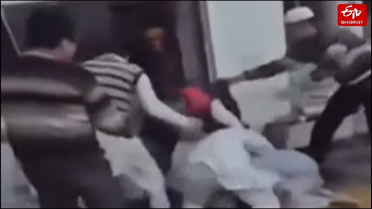 in meerut fight breaks out inside mosque for taraweeh laddus Urdu News