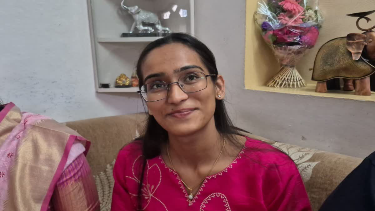 RATLAM DEEPANSHI JAIN BECOME JUDGE