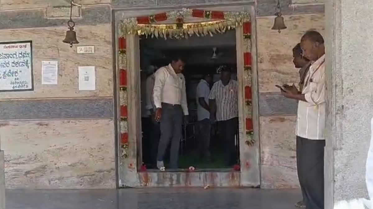 DALIT COUPLE DENIED TEMPLE ENTRY  TAHSILDAR M N KUM E AHMED  COUPLE TEMPLE ENTRY KARNATAKA  TEMPLE ENTRY CASE KARNATAKA