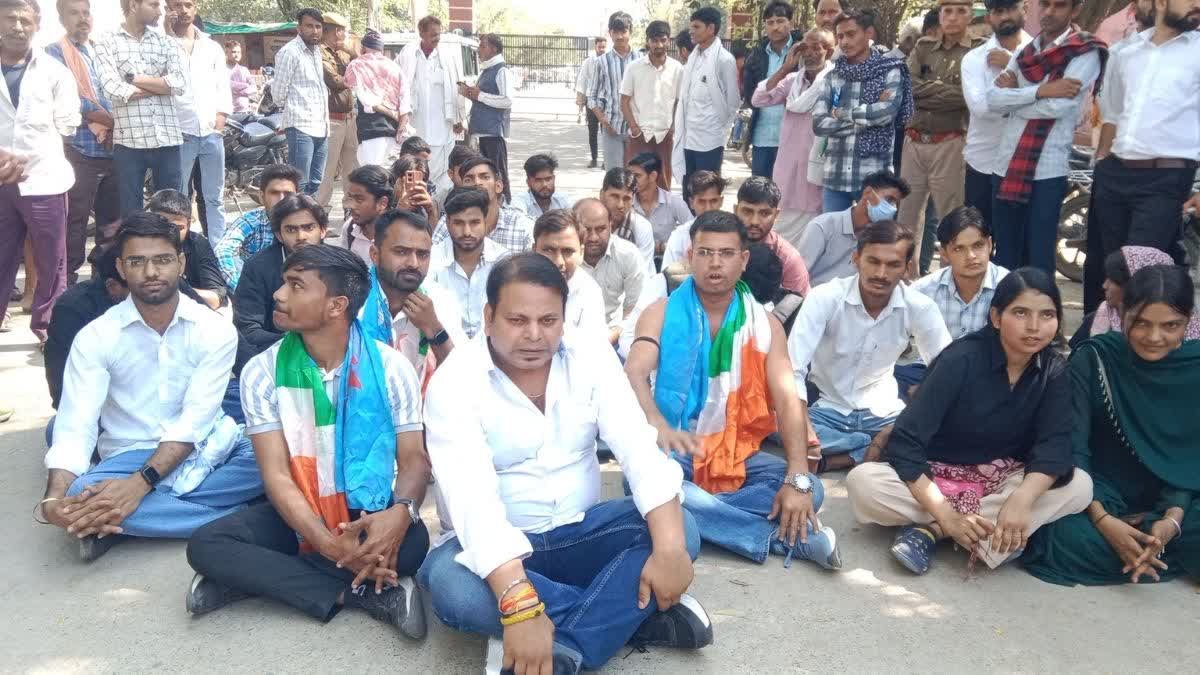 NSUI और यूथ कांग्रेस के कार्यकर्ताओं का प्रदर्शन