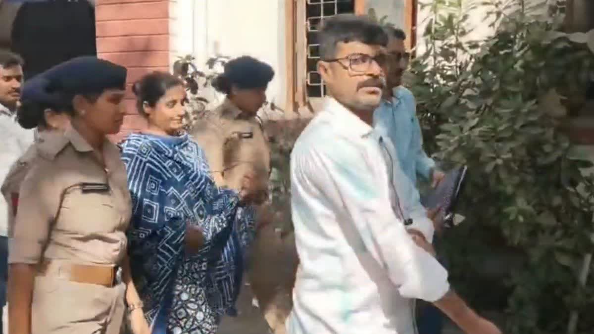 ખંડણી કેસમાં દિવ્યા સાવલાણીને જામીન