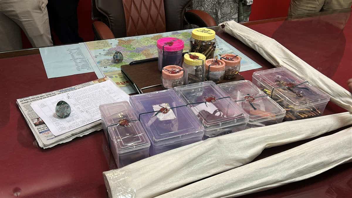 POLICE FOUND ILLEGAL WEAPONS STOCK