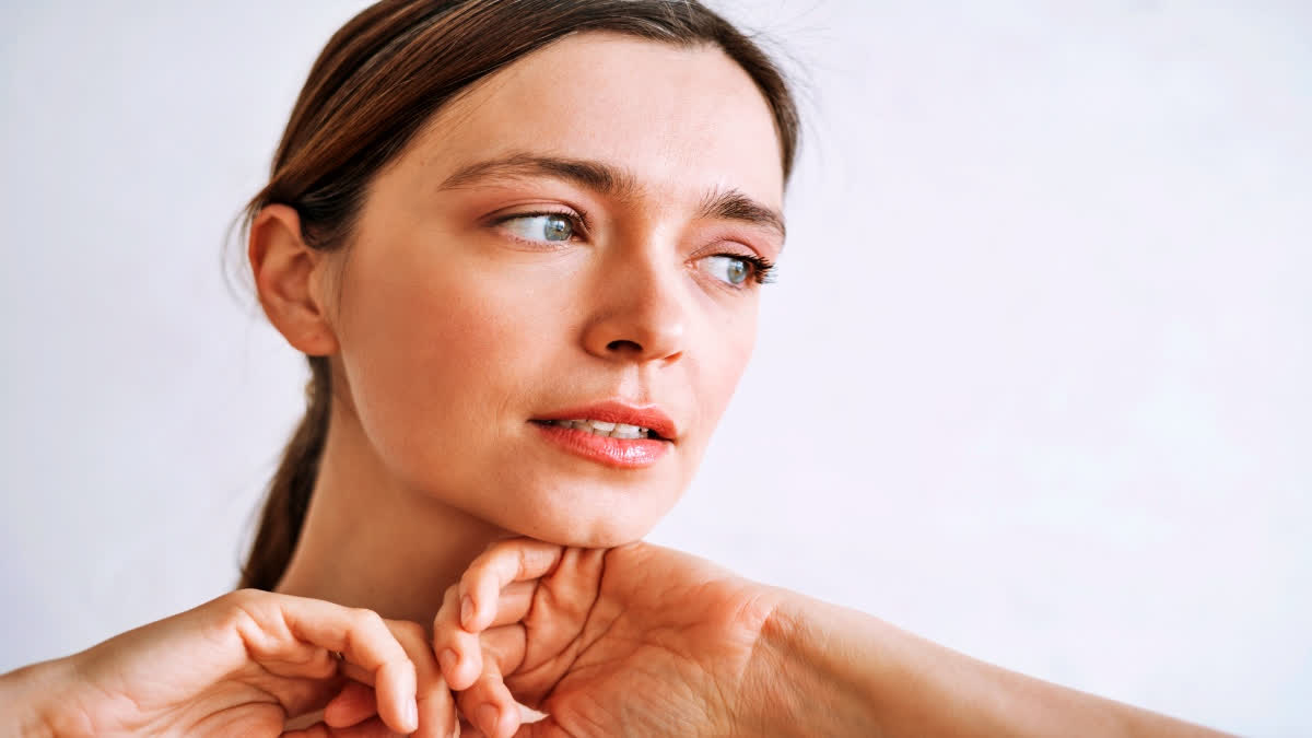 HOW TO REMOVE FOREHEAD WRINKLES  TREAT WRINKLES AT HOME  WATER REDUCE WRINKLES  ಚರ್ಮದ ಸುಕ್ಕುಗಟ್ಟುವ ಸಮಸ್ಯೆ