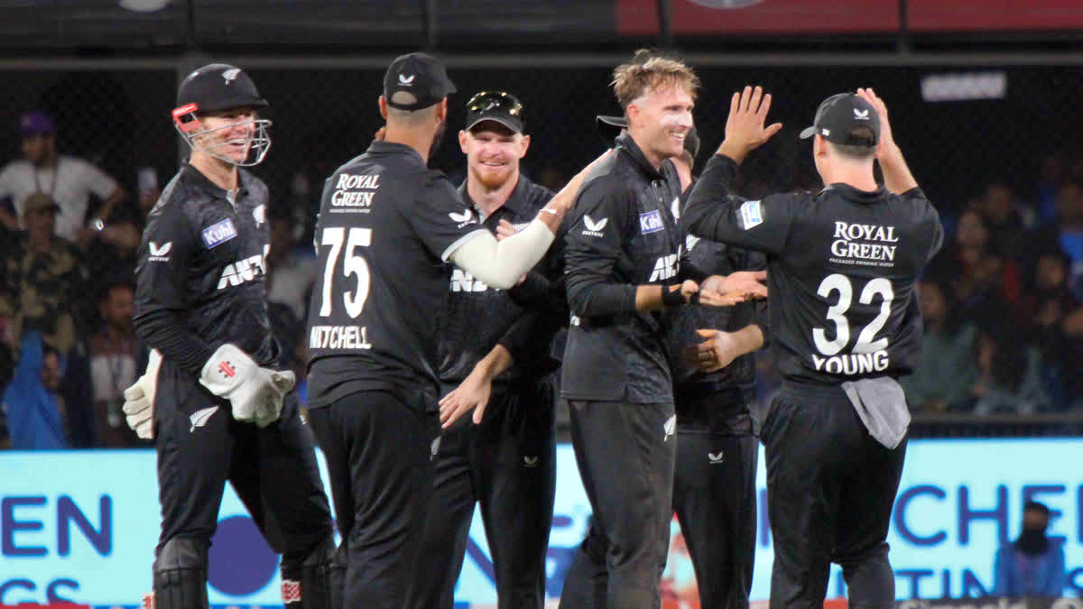 டி20 உலகக் கோப்பை 2026: அரையிறுதி வாய்ப்பில் நியூசிலாந்து, வெளியேறியது இலங்கை நியூசிலாந்து அணி