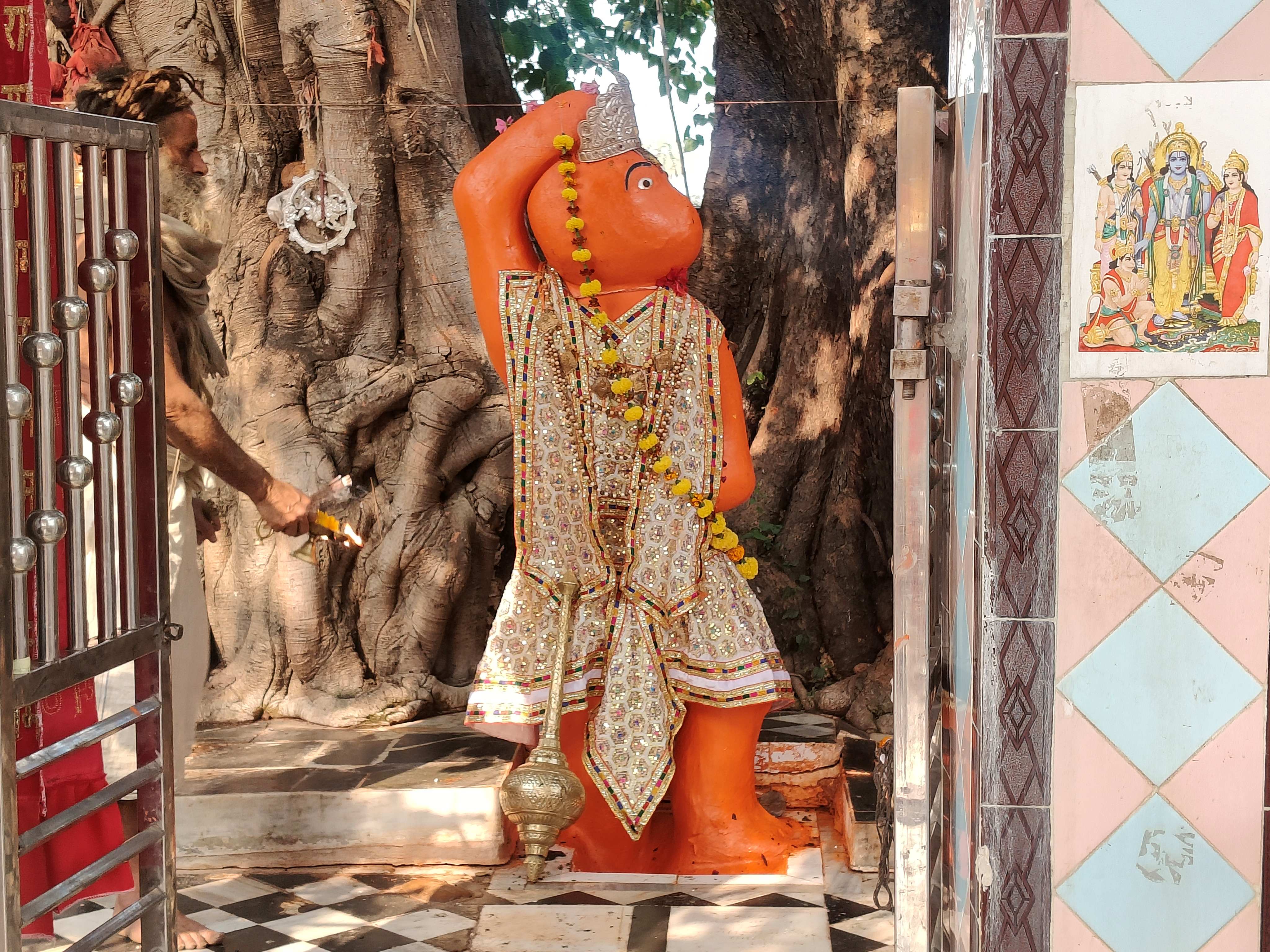 crown theft Hanuman Temple