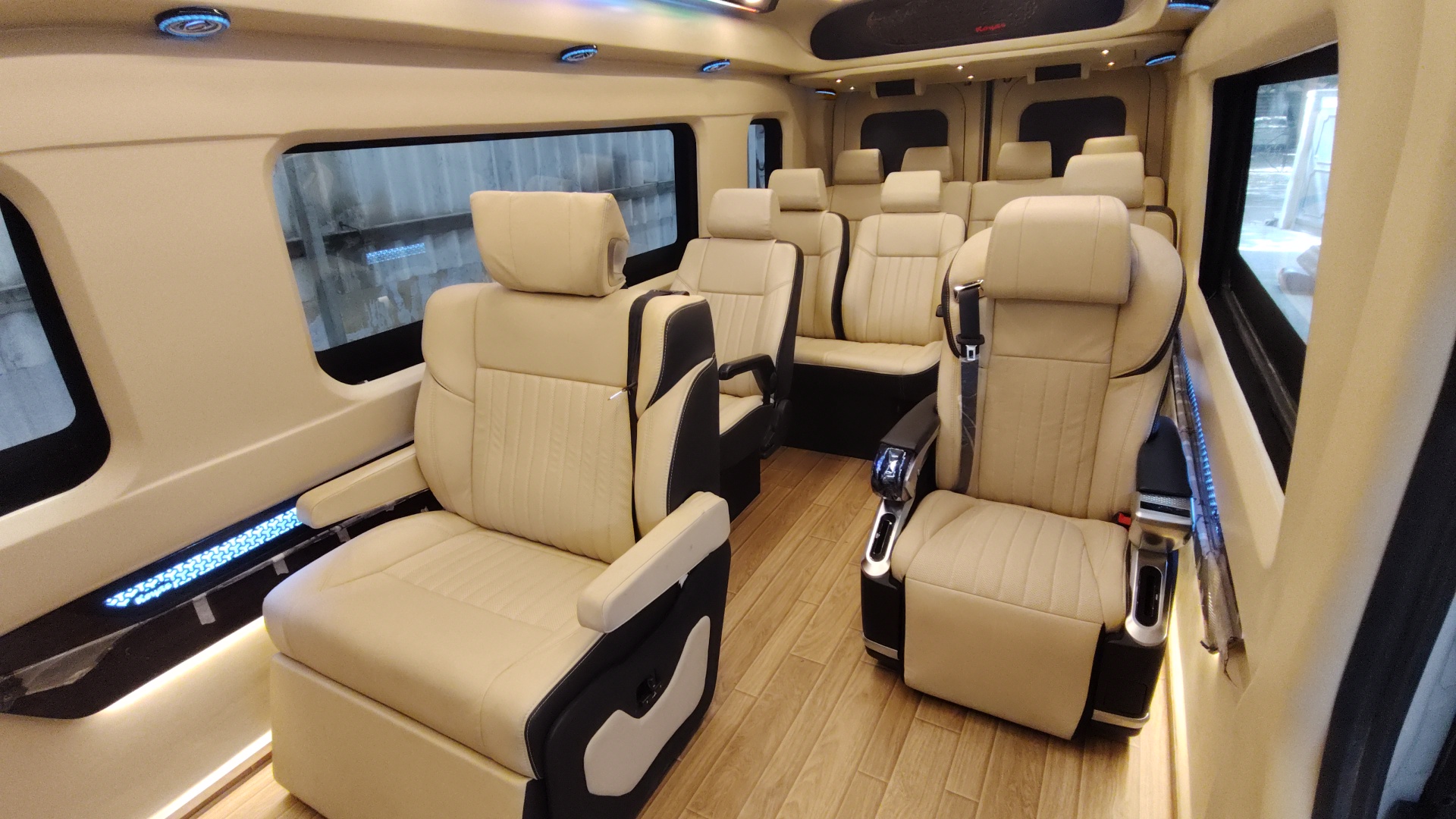 CAMPAIGN VANS  ROLLS ROYCE STYLE MEETS POLL PITCH  ROLLS ROYCE INSPIRED CAMPAIGN VANS  TAMILNADU CAMPAIGN VANS