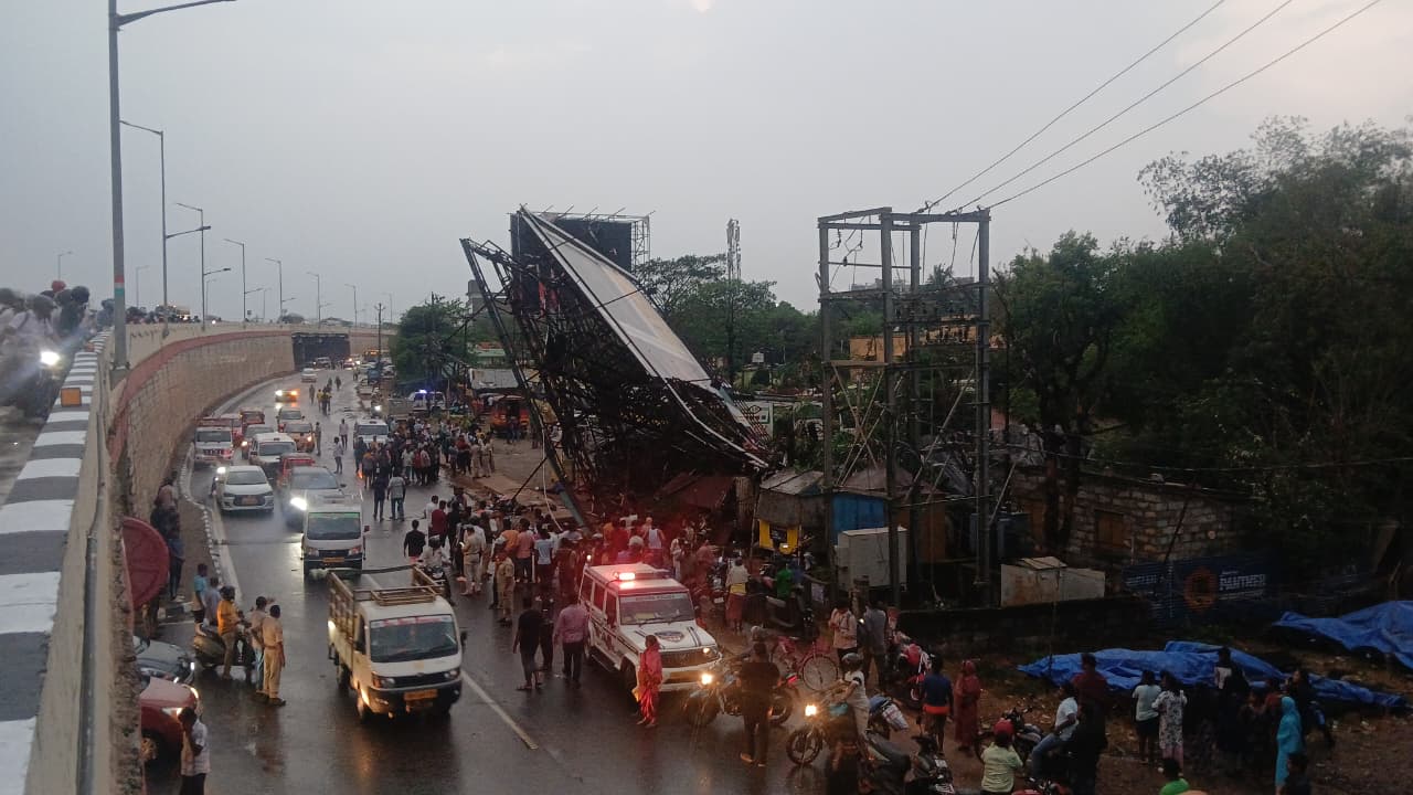 ଗତକାଲି ଆଇଗିଣିଆ ଦୁର୍ଗା ମଣ୍ଡପ ନିକଟରେ ହୋର୍ଡିଂ ପଡ଼ି ଦୁଇ ଜଣଙ୍କ ମୃତ୍ୟୁ ଘଟଣା