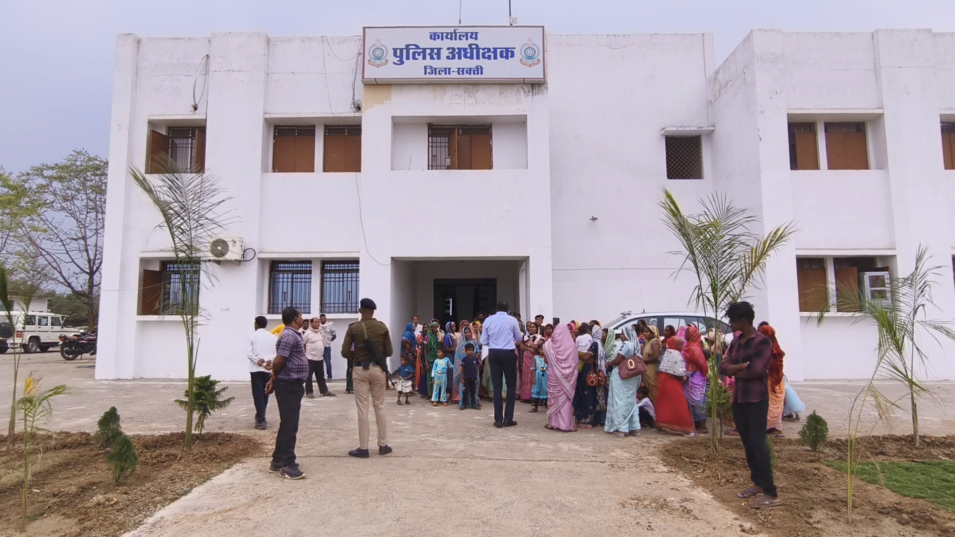 Village against liquor mafia