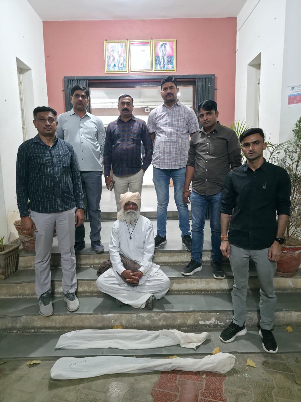 દેશી બંદૂકો સાથે ઝડપાયેલો આધેડ પ્રભાતસિંહ રાયકરણજી જાદવ