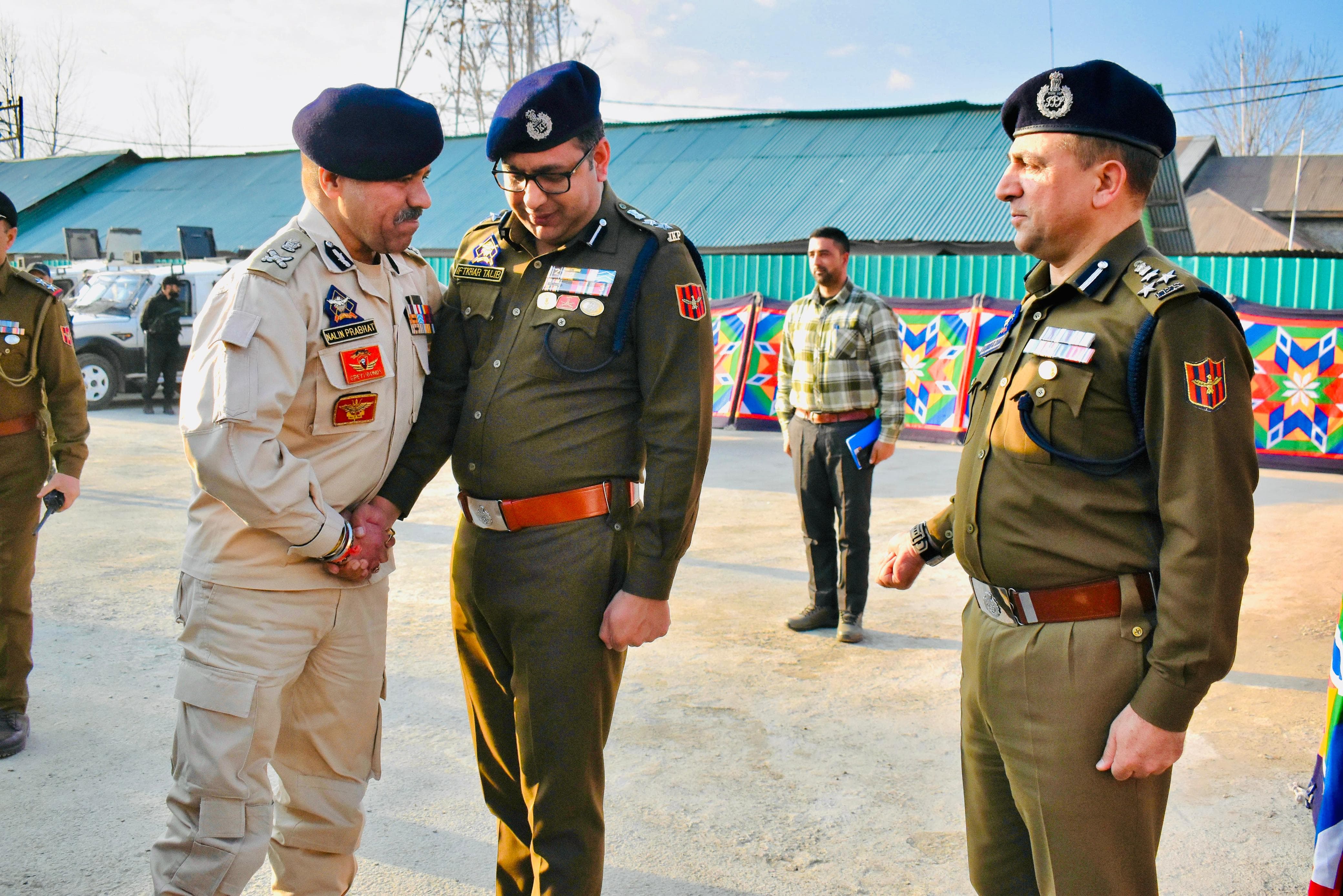 DGP Jammu Kashmir reviews security in Police District Sopore Urdu News
