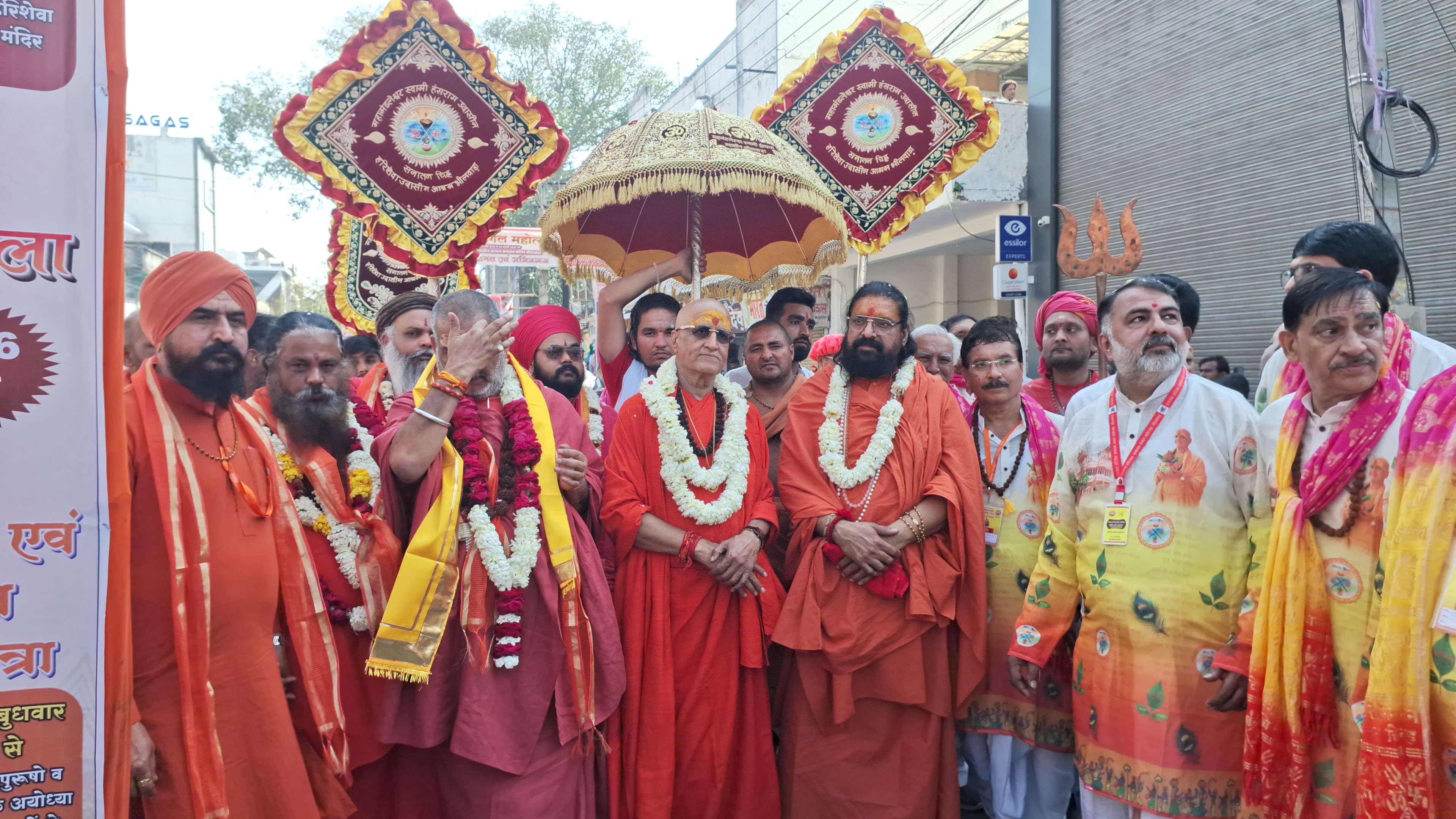 Arena performance of girls in the procession
