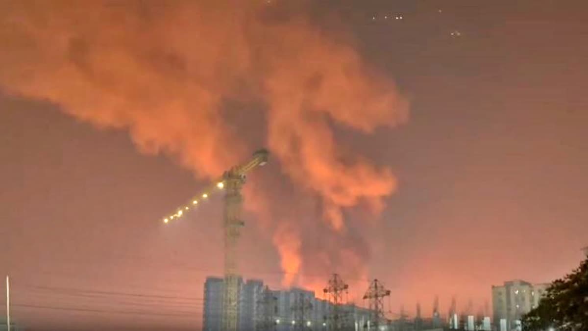 LPG cylinder truck catches fire in Mumbai's Dharavi