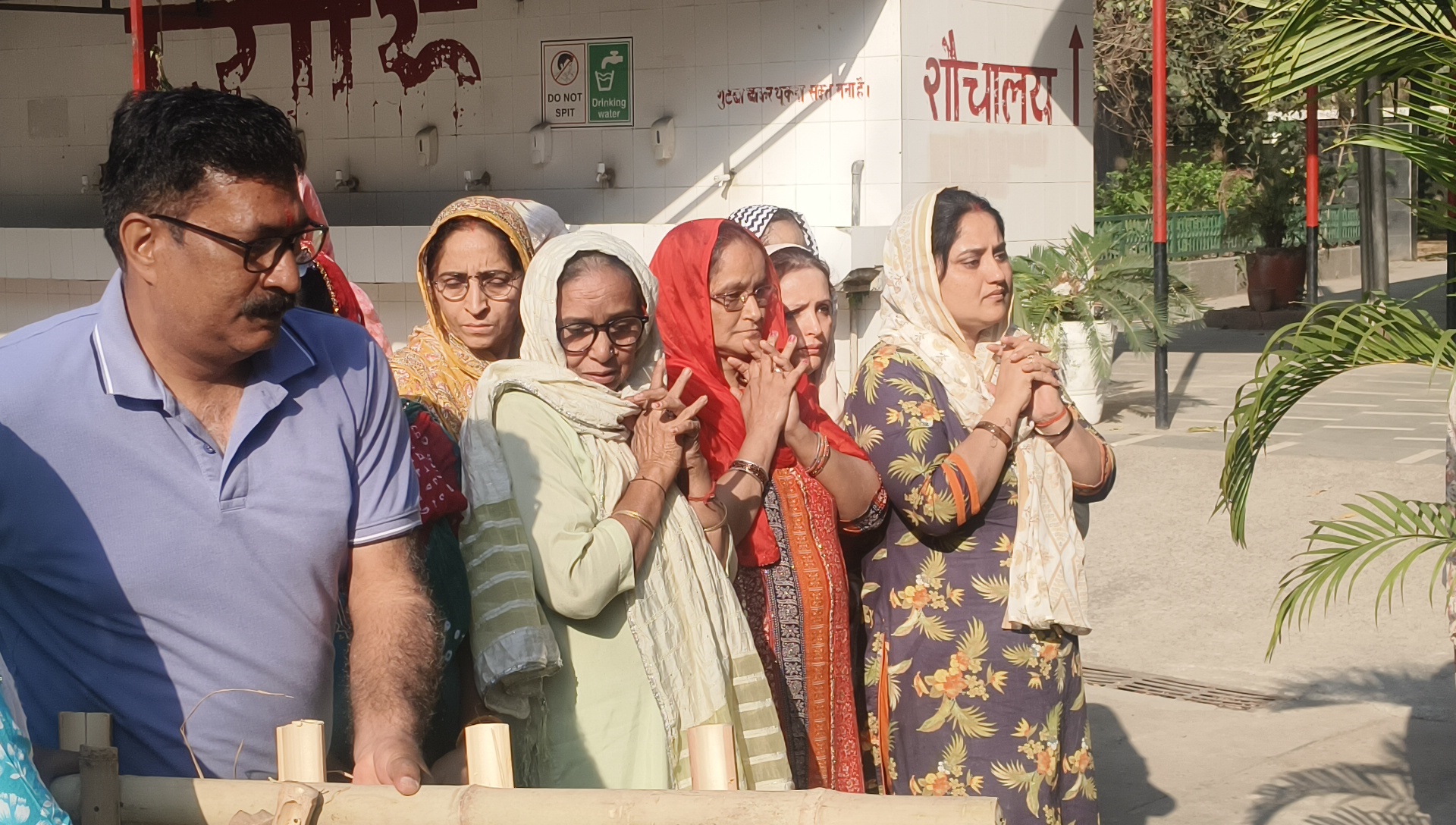 परिवार-रिश्तेदार सब गमगीन