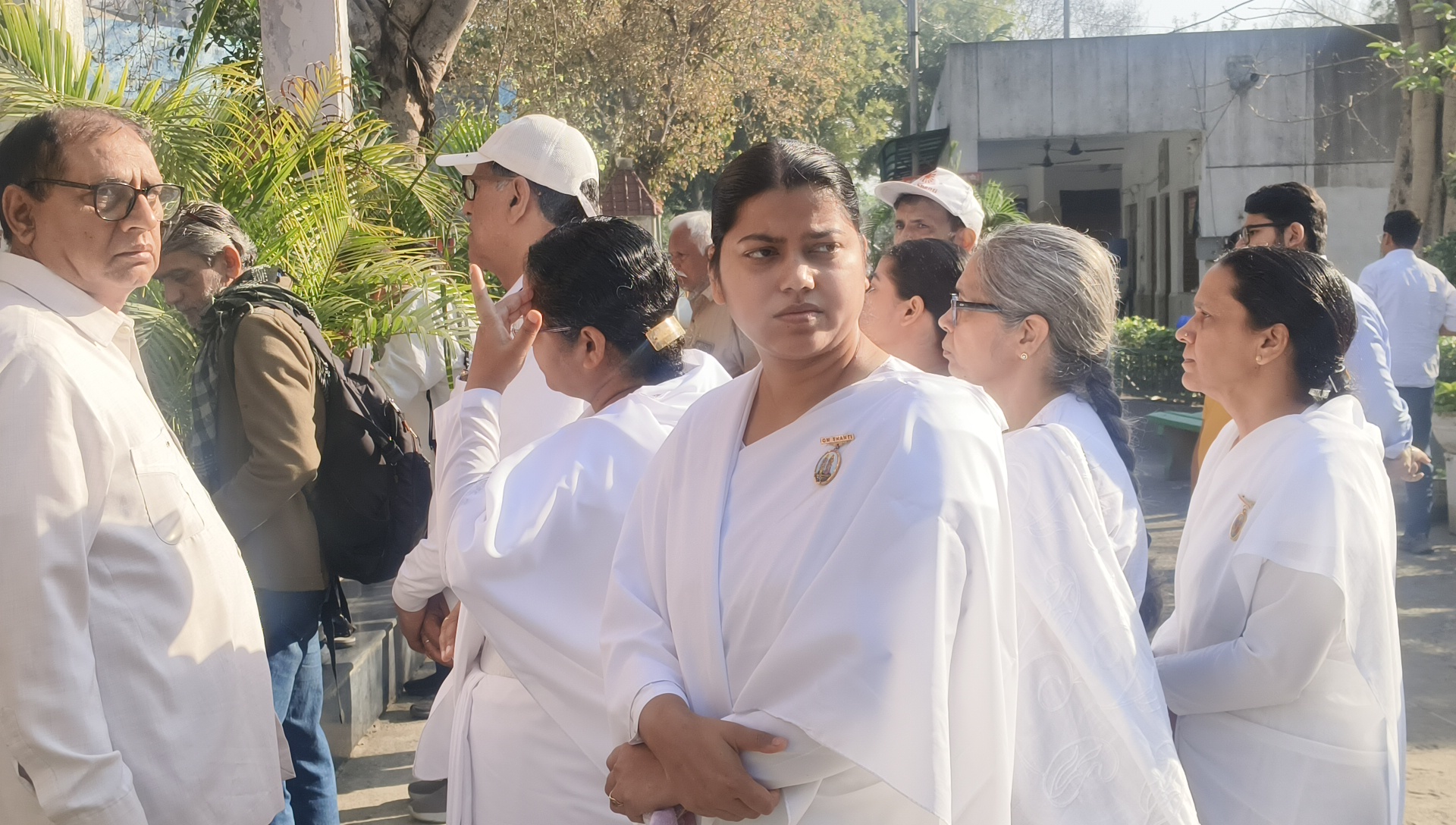 हरीश को आखिरी विदाई देने पहुंचे लोग