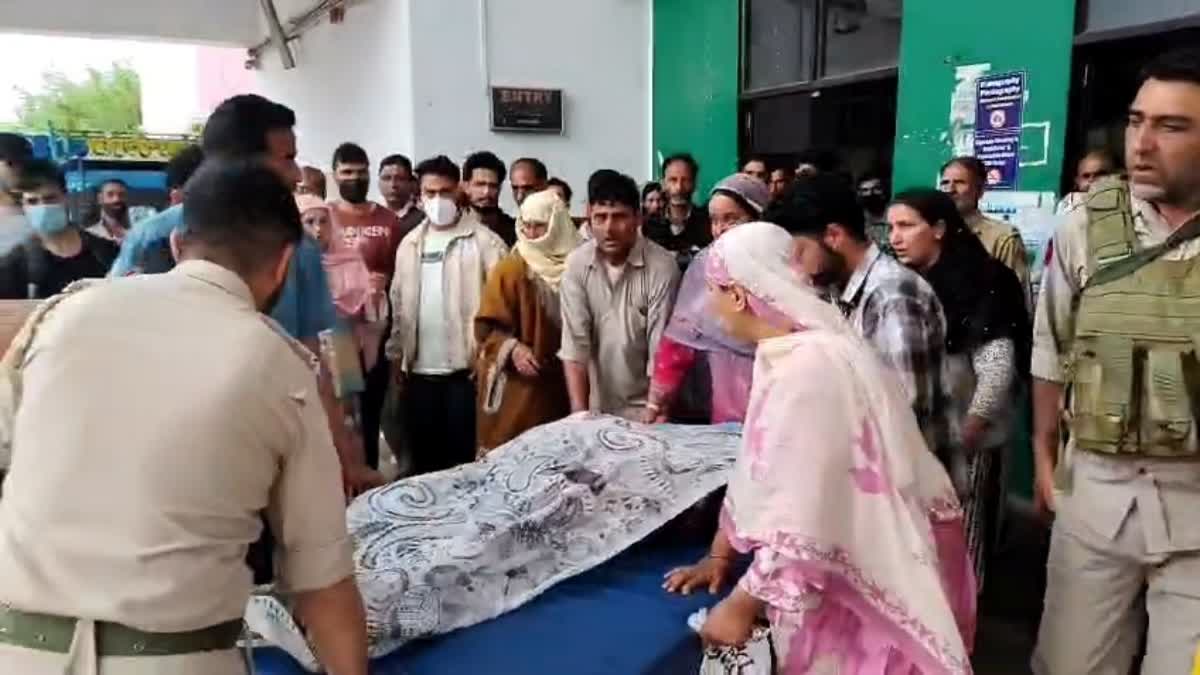 Four held after Vandalism at GMC Anantnag jk amid negligence allegations Urdu News
