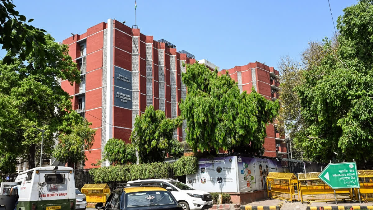 EC Orders Suspension Of 5 Police Officers In Bengal For 'Serious Misconduct' During Polls